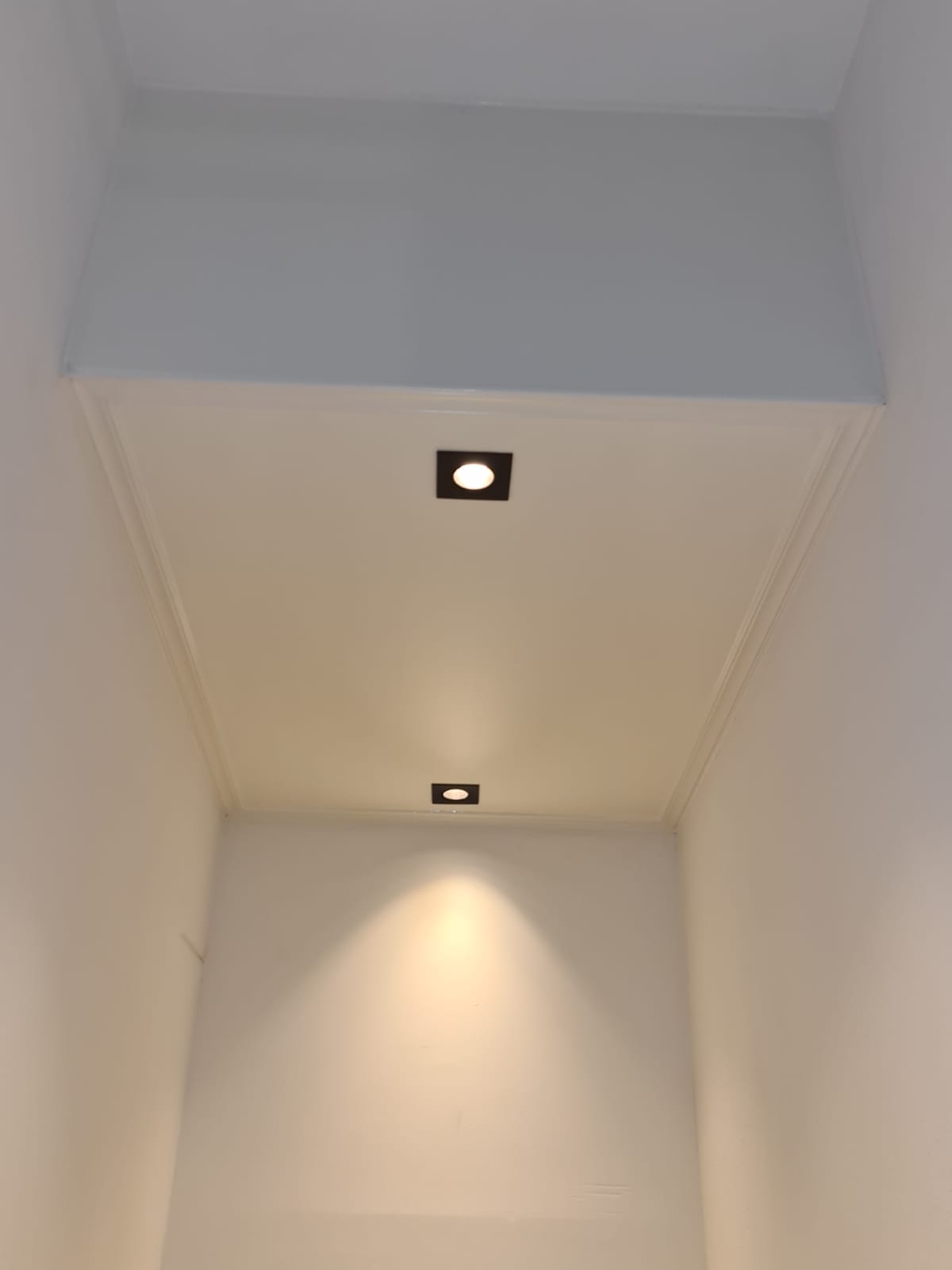 Verlaagd plafond met spotjes