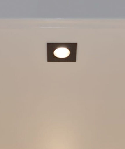 Verlaagd plafond met spotjes