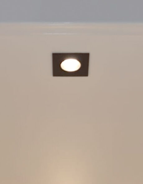 Verlaagd plafond met spotjes